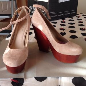 New, never worn, sadly a tad too small.